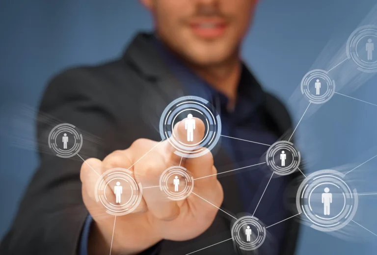 Das Online-Business starten ist eine der besten Möglichkeiten, die Selbstständigkeit im Internet zu leben und die Freiheit eines eigenen Unternehmens zu genießen. Viele angehende Unternehmer suchen nach digitalen Geschäftsideen, um ihr E-Commerce Geschäftsmodell erfolgreich umzusetzen. Dabei bietet das Internet zahlreiche Chancen, von passivem Einkommen online bis hin zu Freelancing. Hier sind einige wichtige Freelancing Tipps, die dir helfen können, dein Geschäft auf stabile Füße zu stellen. Ein sehr beliebtes Modell im Bereich des Online-Business ist Affiliate Marketing. Die richtigen Affiliate Marketing Strategien können dir helfen, mit minimalem Aufwand hohe Einnahmen zu erzielen. Eine weitere Möglichkeit, im Online-Bereich erfolgreich zu werden, ist das Dropshipping. Eine Dropshipping Anleitung zeigt dir, wie du ein Geschäft aufbaust, bei dem du Produkte verkaufst, ohne sie selbst lagern zu müssen. Doch um wirklich sichtbar zu werden, ist SEO für Online-Unternehmen unerlässlich. Mit den richtigen Techniken kannst du sicherstellen, dass dein Angebot in den Suchmaschinen gut platziert ist und deine Zielgruppe dich findet. Darüber hinaus sind Content-Marketing Strategien eine Schlüsselkomponente für den Erfolg im Online-Business. Die Erstellung wertvoller Inhalte hilft nicht nur bei der Suchmaschinenoptimierung, sondern auch dabei, Vertrauen zu deiner Zielgruppe aufzubauen. Für diejenigen, die in den Online-Handel einsteigen möchten, ist es wichtig, einen Online-Shop zu erstellen, der sowohl funktional als auch ansprechend ist. Online-Marketing spielt dabei eine entscheidende Rolle, um dein Produkt oder deine Dienstleistung einem breiten Publikum bekannt zu machen. Auch die Selbstständigkeit als Coach oder die Möglichkeit, sich als Freelancer selbstständig zu machen, bieten ausgezeichnete Chancen, im Internet zu arbeiten und Einkommen zu generieren. Ein weiteres Thema ist das Online Einkommen generieren. Es gibt viele Wege, Geld im Internet zu verdienen, von der Erstellung eines Online Business für Anfänger bis hin zu fortgeschrittenen Strategien, die auch ein Nebeneinkommen online ermöglichen. Marketing für Selbstständige ist ebenfalls wichtig, um eine starke Präsenz aufzubauen und den richtigen Kundenkreis anzusprechen. In der heutigen digitalen Welt spielt auch Social Media für Business eine immer wichtigere Rolle. Durch gezielte Marketingmaßnahmen und Branding für Online-Business kannst du deine Marke effektiv aufbauen und deine Zielgruppe erreichen. Unternehmer werden erfordert Mut, aber mit der richtigen Planung und den passenden Ressourcen, wie etwa dem Gründen eines Online-Unternehmens, ist der Weg zum Erfolg absolut möglich. Ein weiterer lukrativer Bereich ist das Erstellen und Verkaufen von Online-Kursen. Dies ermöglicht es dir, dein Wissen zu monetarisieren und Menschen weltweit zu helfen, während du gleichzeitig dein eigenes Online-Business ausbaust. All diese Ideen zusammen bieten dir eine breite Palette an Möglichkeiten, die Selbstständigkeit im Internet zu leben und finanziellen Erfolg zu erzielen.